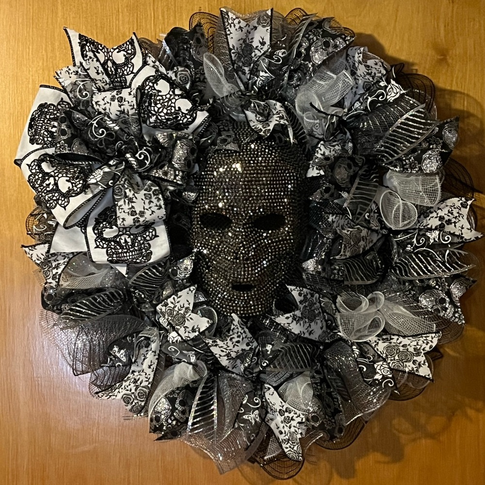 Black and White Skull Wreath